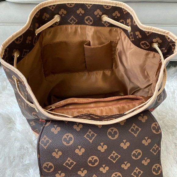 Backpack - Picture 2 of 6